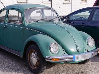 Voiture ancienne, Volkswagen Coccinelle de 1976 de couleur verte